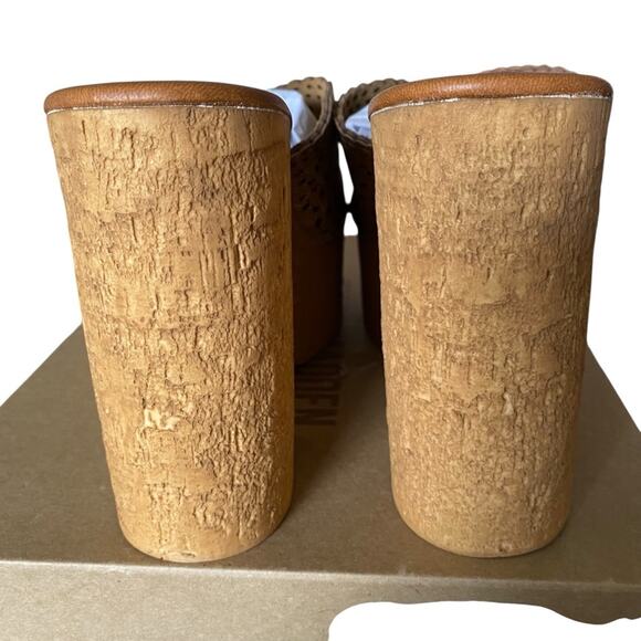 Steve Madden Leather Lining Gold Platform Wedge Sandals NWTs NIB size 8 - Picture 9 of 11